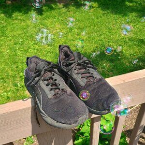 Black Puma boy's tennis shoes size 7